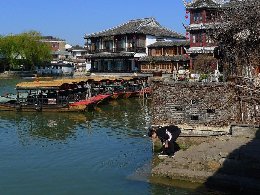 警方通报小区保安被炸伤:与住户有纠纷,用鞭炮自制装置炸伤保安